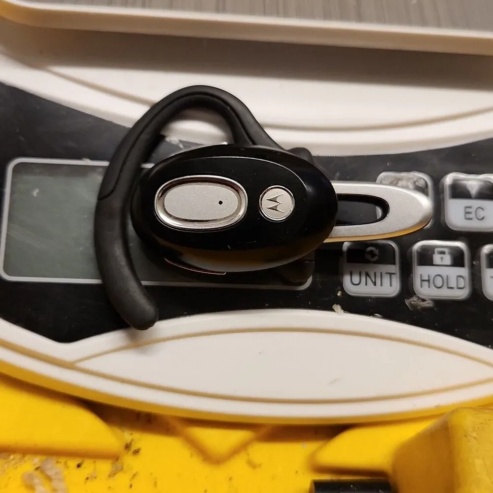 Motorola H720 Over Ear Bluetooth Wireless Headset Read